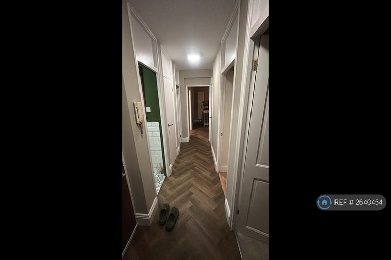 1 bedroom in Strathdon Drive, London, SW17 (#2640454)