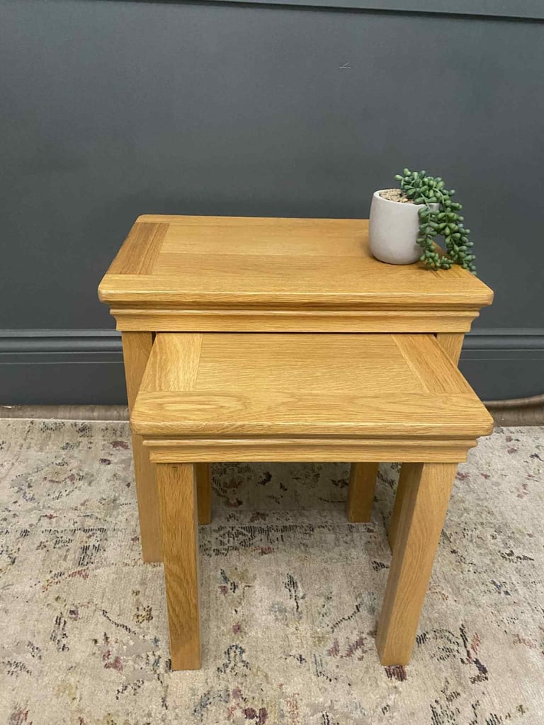 image for 💚💡  Lovely solid oak nest of 2 tables 