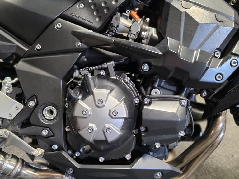 2010 KAWASAKI ZR Z1000 18,700 MILE'S 