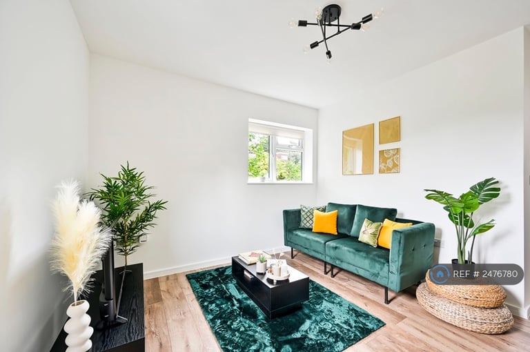 1 bedroom flat in Station Parade, Sevenoaks, TN13 (1 bed) (#2476780)