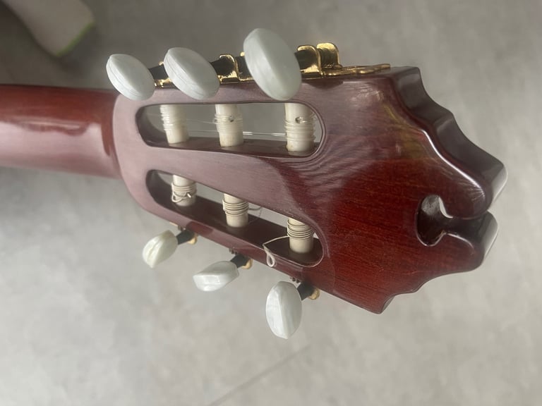 Washburn C104 SCE classical electric acoustic guitar