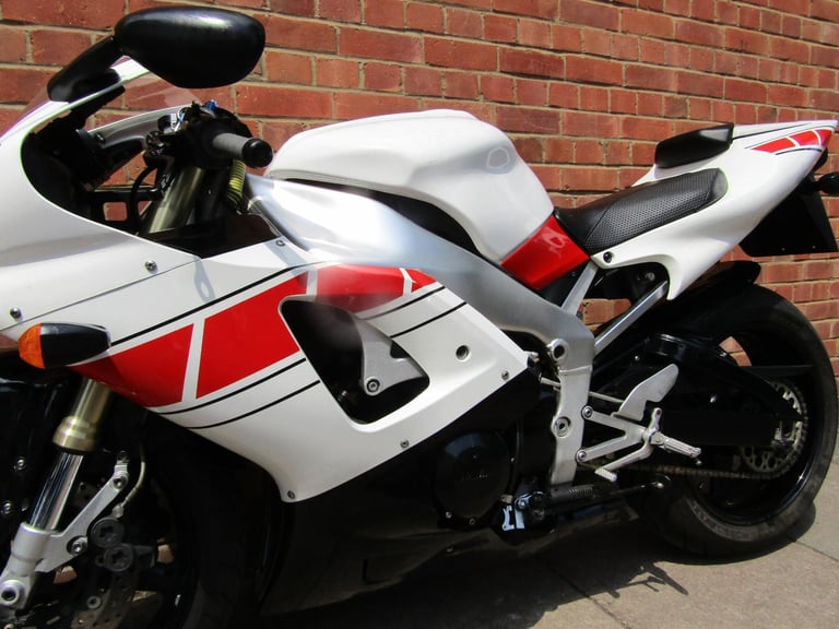 Yamaha YZF R1 1999 MODEL WITH ULEZ CERTIFICATE , SPECIAL PAINT JOB..LOOK ! 