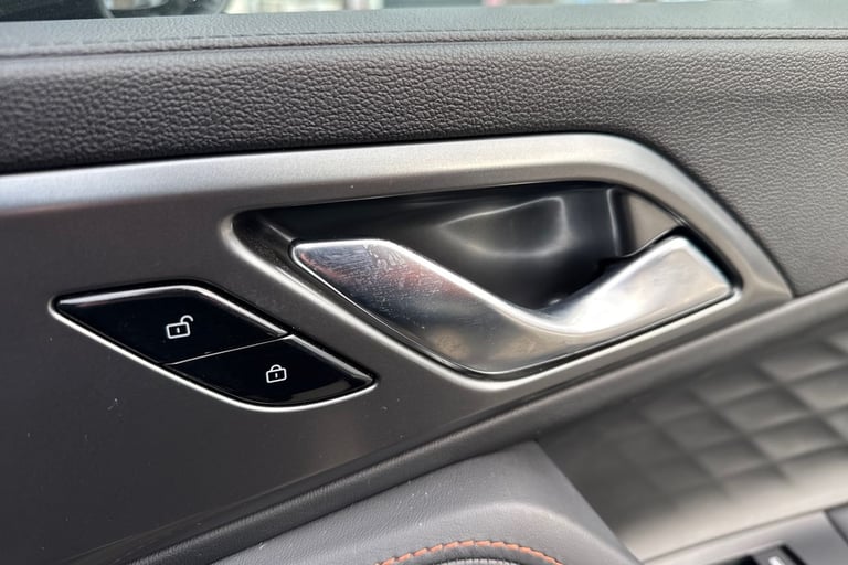 2025 MG MG HS 106287 Hatchback Petrol Automatic