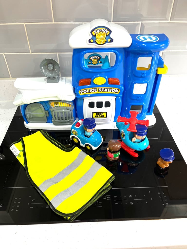 image for POLICE STATION WITH JAIL PLAY SET