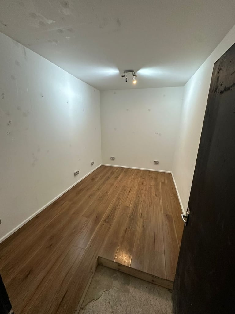 Soundproofed Music Production / Podcasting / Drumming Studio In Mile End East London E14