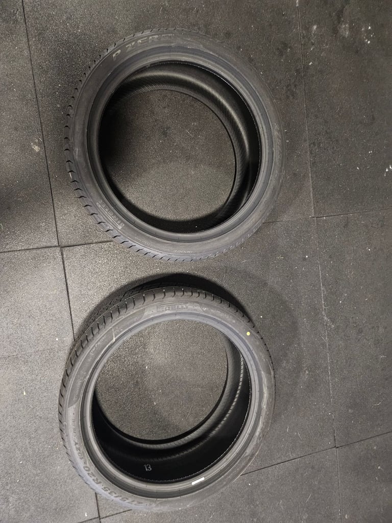 image for Brand New Pirelli 275/35/20 Run Flat x2