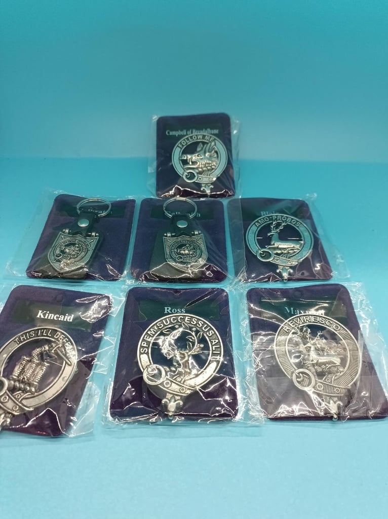 Scottish Clan crests, keyring and broaches. 7 in total