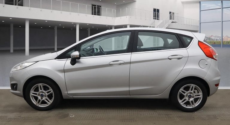 2014 Ford Fiesta 1.6 Zetec Powershift Euro 5 5dr HATCHBACK Petrol Automatic