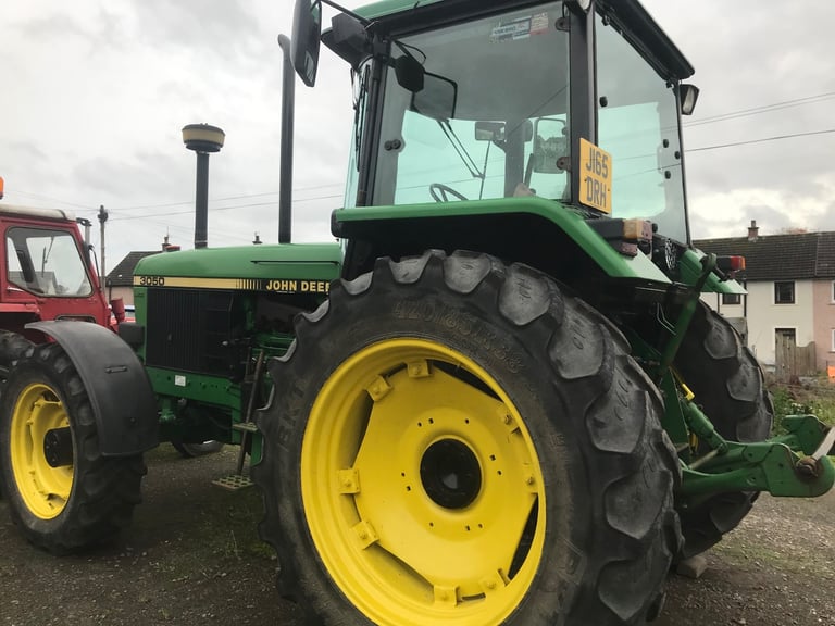 John Deere Tractor. 3050 4W/D