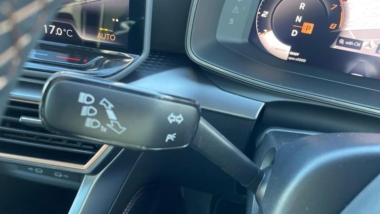2025 Cupra Leon 1.5 eTSI (150ps) V2 DSG Automatic SUV Hybrid Automatic