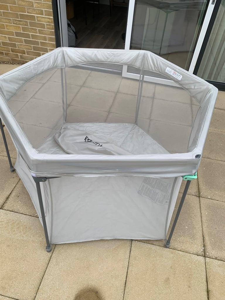 Venture baby playpen 