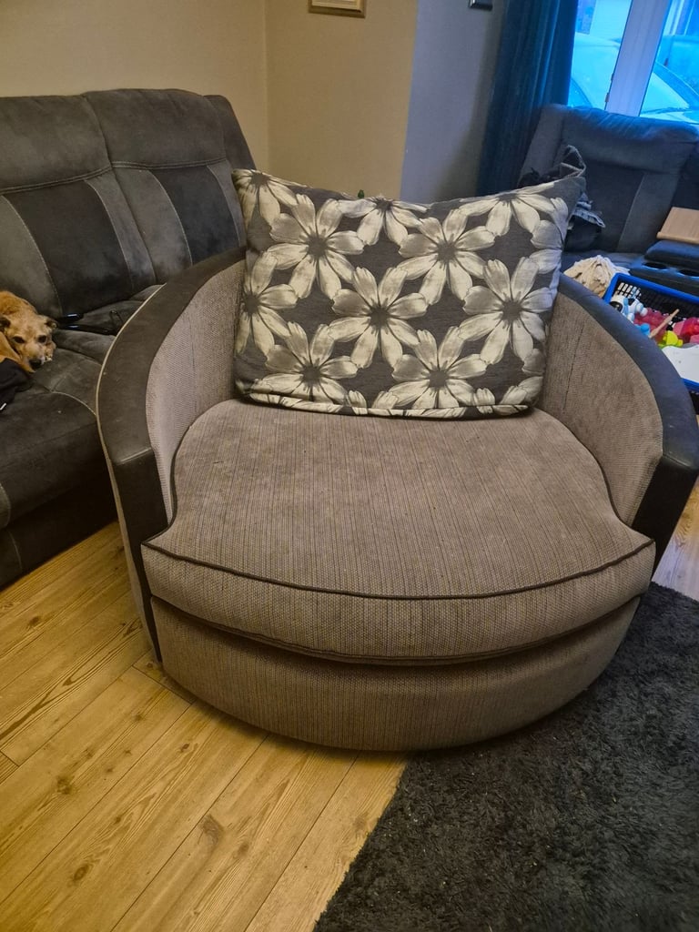 Free love seat/ big chair