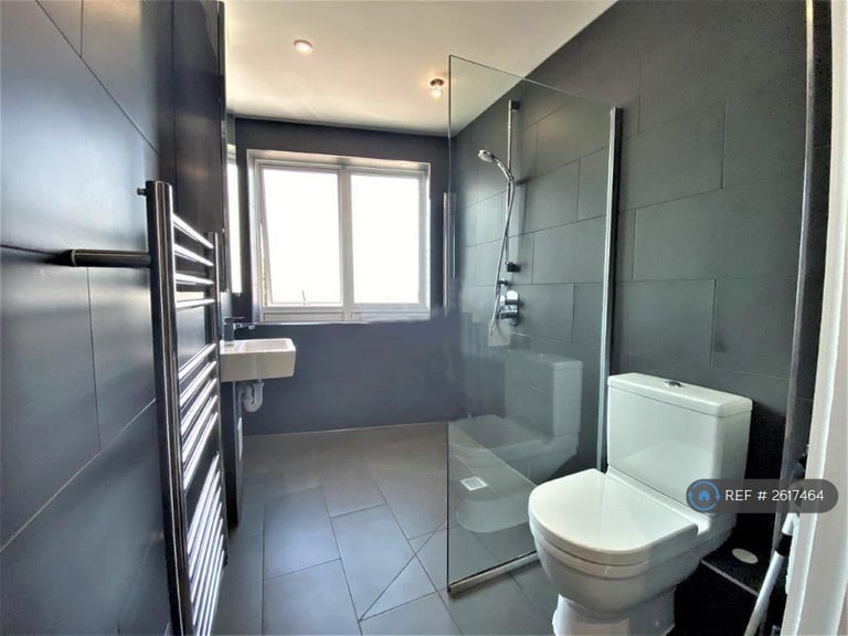 1 bedroom flat in Gauden Road, London, SW4 (1 bed) (#2617464)