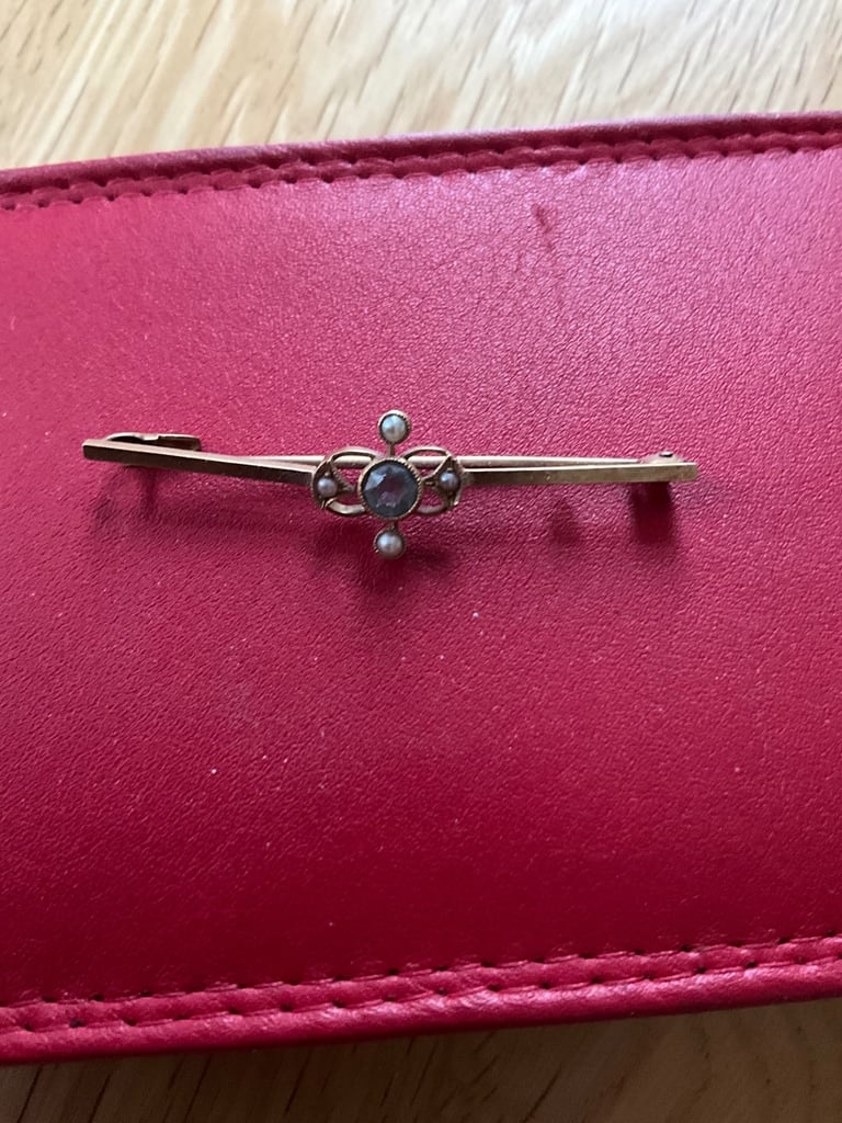 Victorian gold and pearl brooch