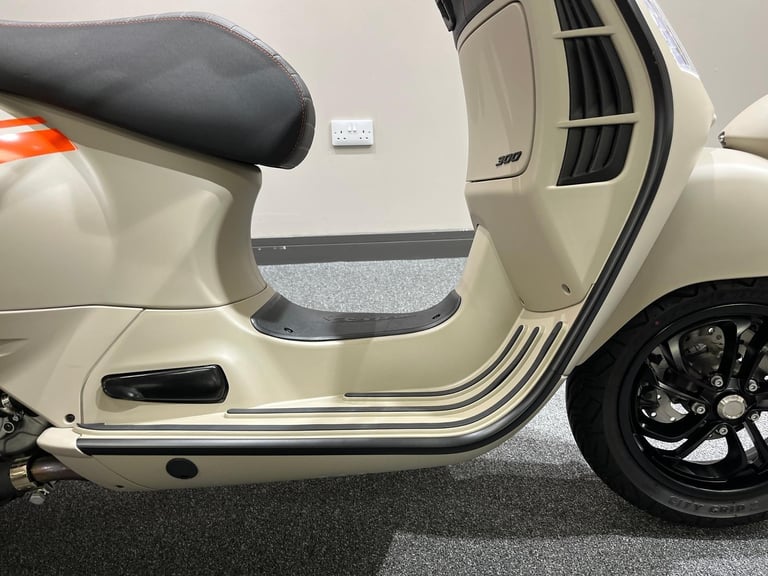 Piaggio Vespa GT GTV 300 scooter, 2024