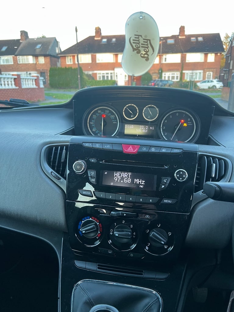 Chrysler, YPSILON, Hatchback, 2012, Manual, 1242 (cc), 5 doors
