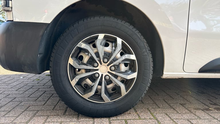 2022 Peugeot Expert Standard Diesel 1000 1.5 BlueHDi 100 Professional Premium Van Van Diesel Manual