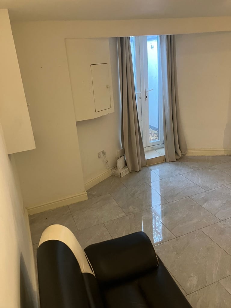 Garden Flat Whalley Range/Chorlton Border