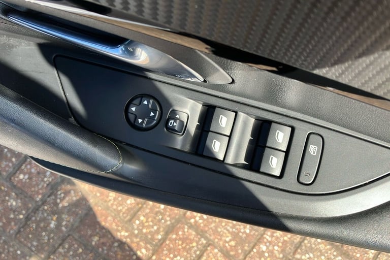  Peugeot 208 1.2 Puretech Gt Premium Hatchback 5dr Petrol Eat Euro 6 s/s 130 Ps