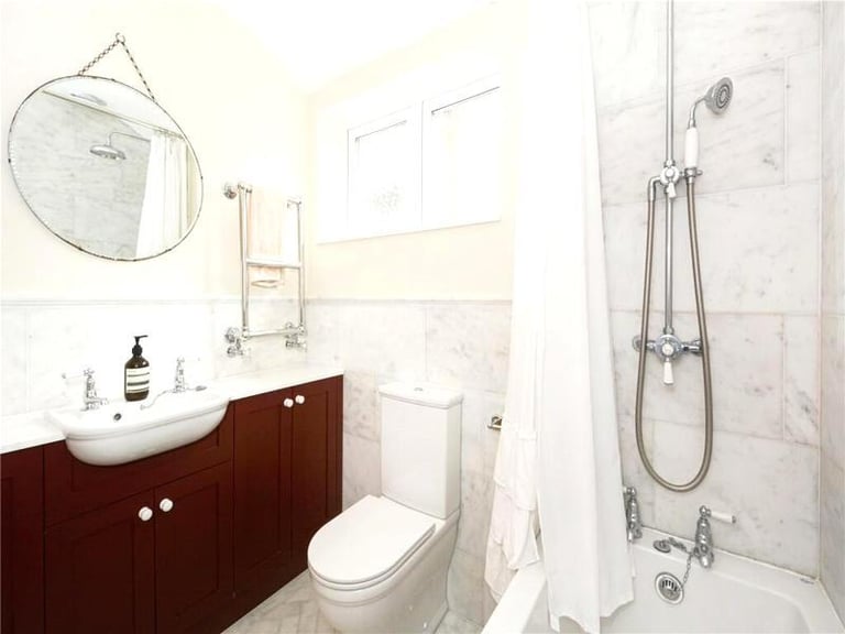 🏠 Bright and cozy room available in East Ham