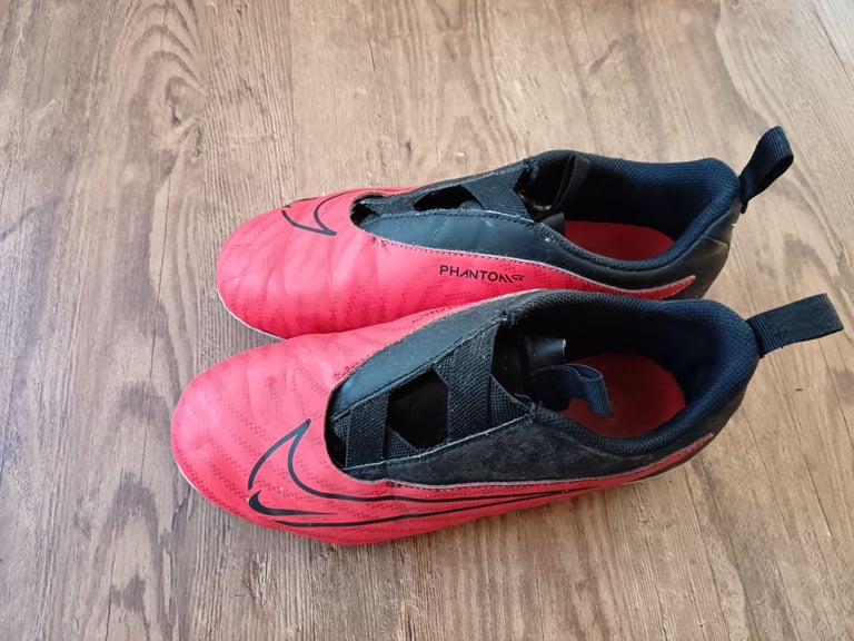 image for Kids Size 4 football boots 