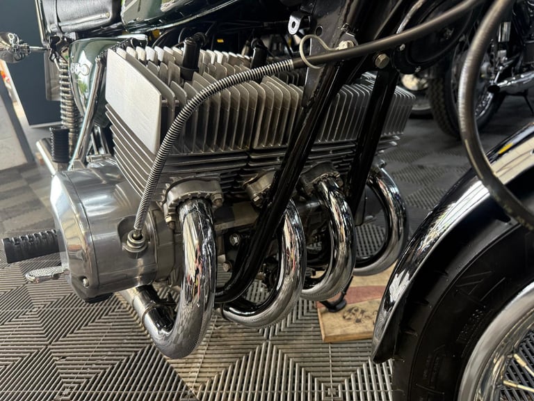 Allen Millyard Build – 1977 KAWASAKI KH550 four, classic two stoke, outstanding