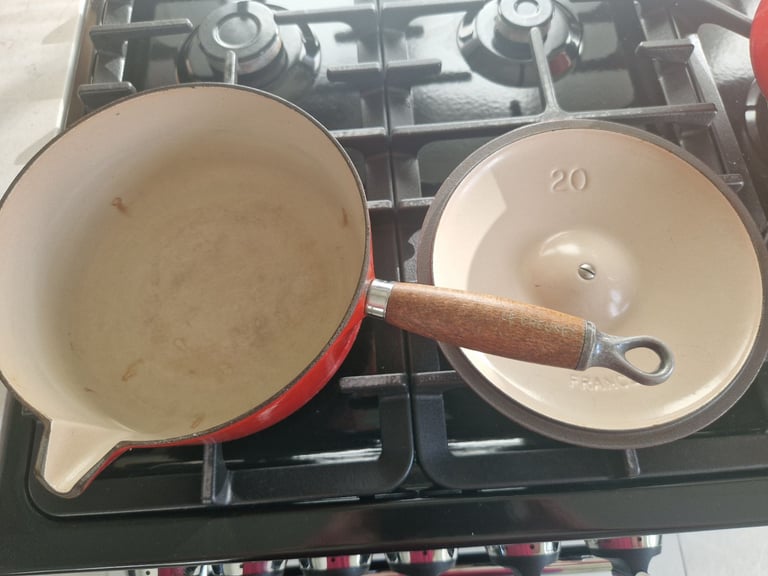Le Creuset set of 5 pans with lids