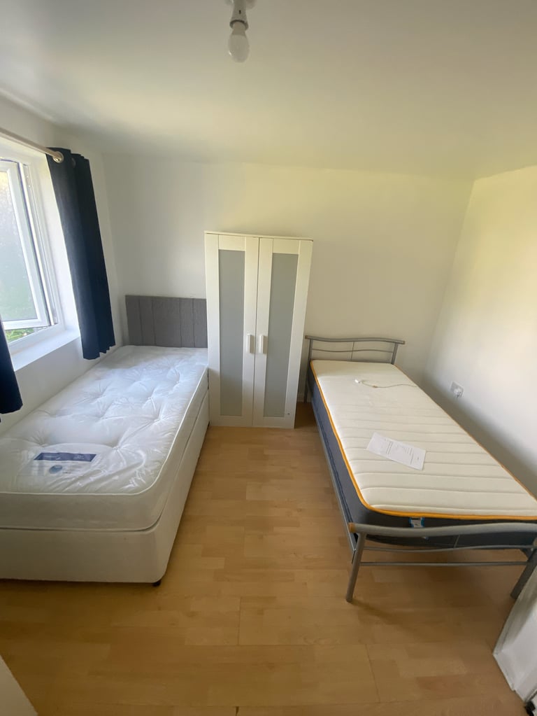 image for LU4 DOUBLE SPACIOUS ROOM BOOK A VIEWING