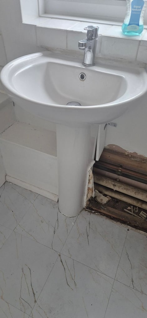 Basin with mixer tap .