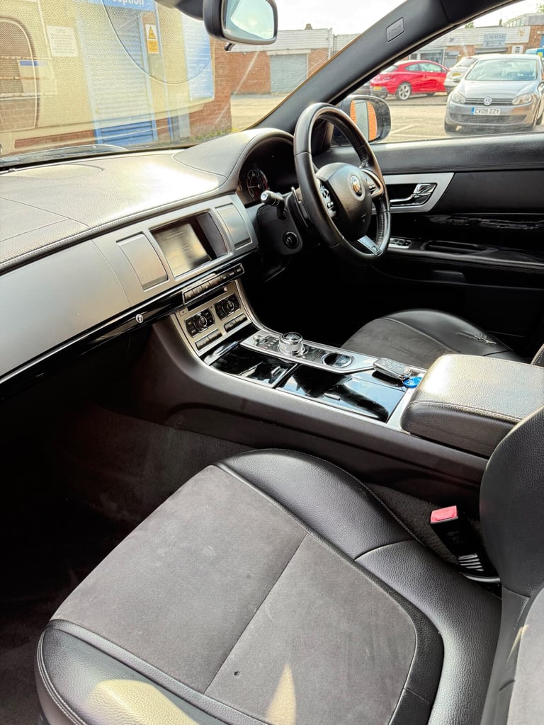 2014 Jaguar XF 2.2d R-Sport Auto Euro 5 (s/s) 4dr SALOON Diesel Automatic