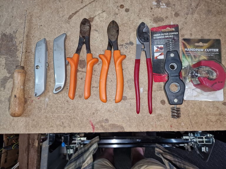 Electrician and plumbers tools various, job lot pipe cutter & cleaner, wire cutters