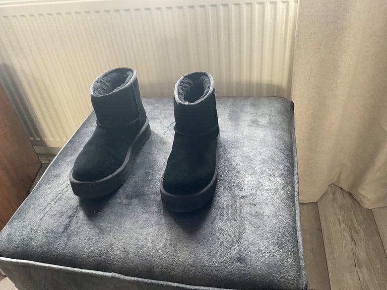 UGG BOOTS