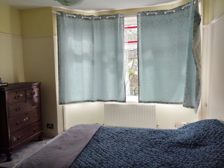 Large Master Bedroom For Rent In Catford Area