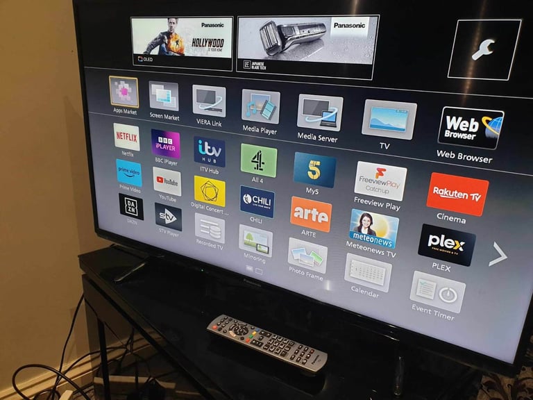 Smart Panasonic 40 inch TV 