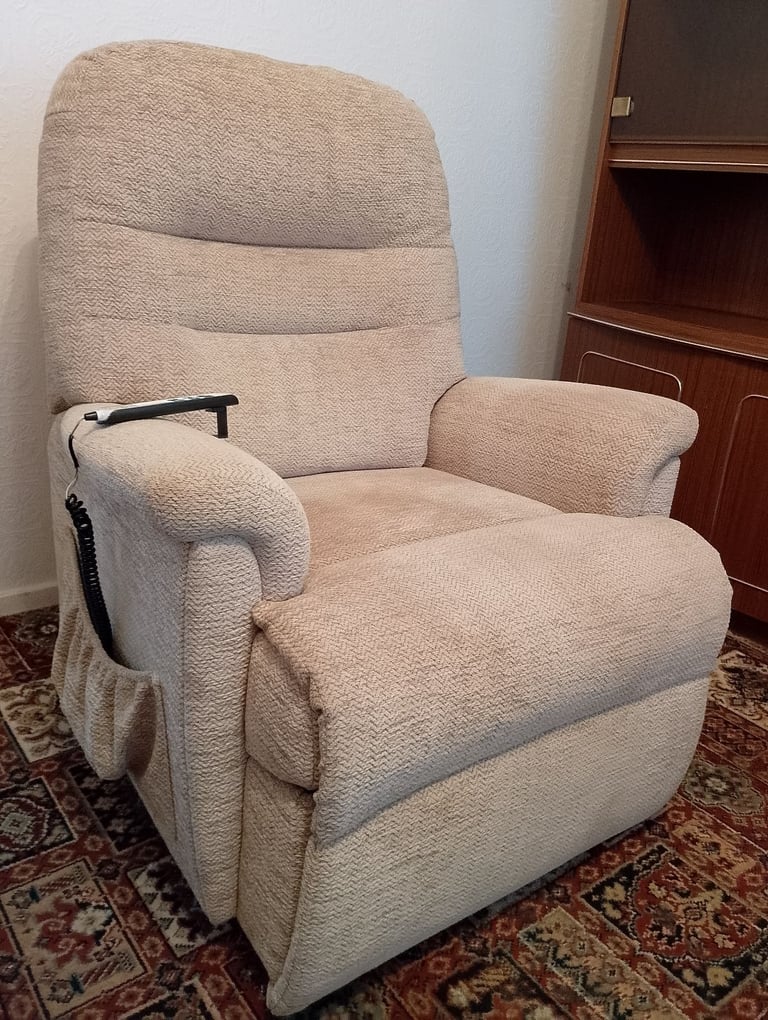Rise/Recliner Armchair