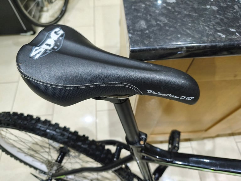 Mens Carrera bike excellent condition 