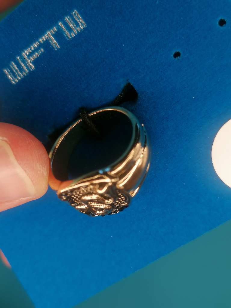 BRAND NEW  Large Man's  snake ring in box.