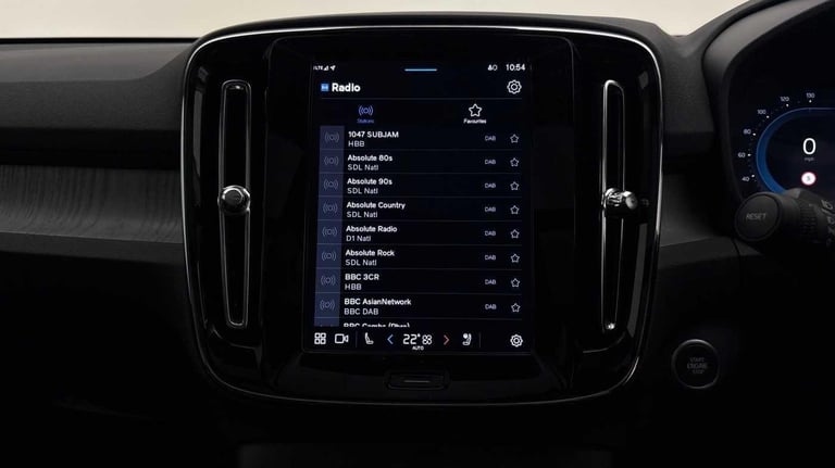 2025 Volvo XC40 2.0 B3P Ultra Dark 5dr Auto ESTATE PETROL Automatic