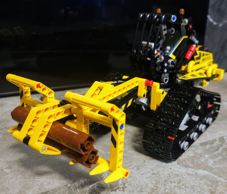 Lego Technic Tracked Loader (model no 42094)