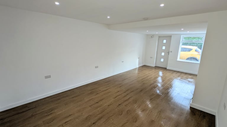 Shop for rent Stockport Manchester coffee shop/ beauty / salon /  nails / office to let