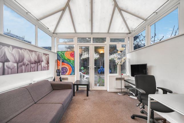 Ensuite Room 4 minutes from DLR and Elizabeth Line