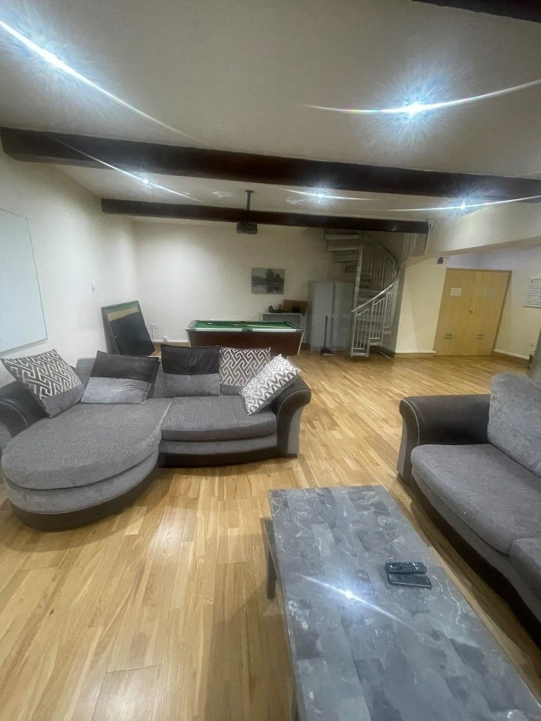 Spacious and modern three-bedroom apartment in city centre