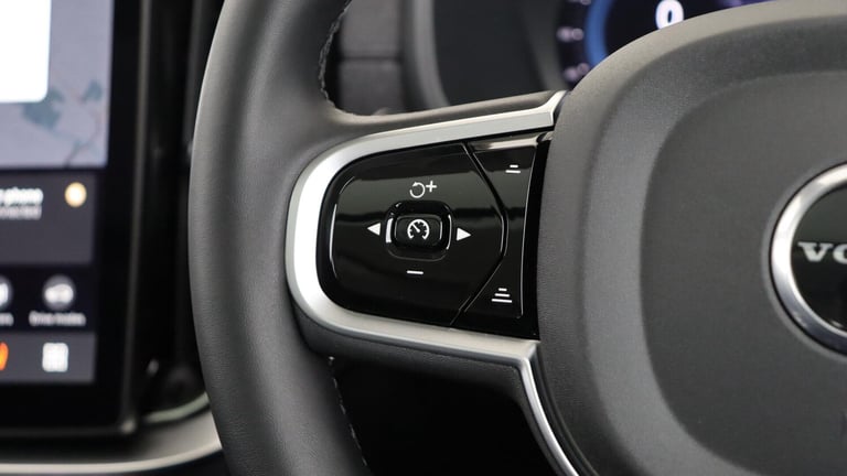 2025 Volvo XC90 B5 (P) AWD Plus Dark (Sunroof, Harman Kardon Sound, 360 Camera, BLIS) ESTATE Petr...