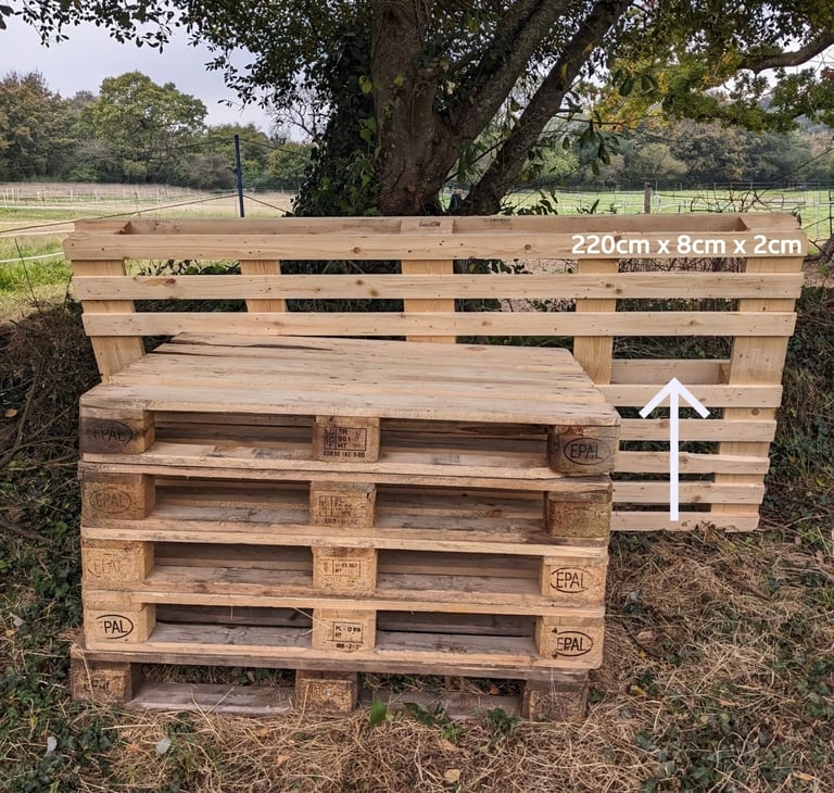 Wanted: Wood to replace missing pallet panel.