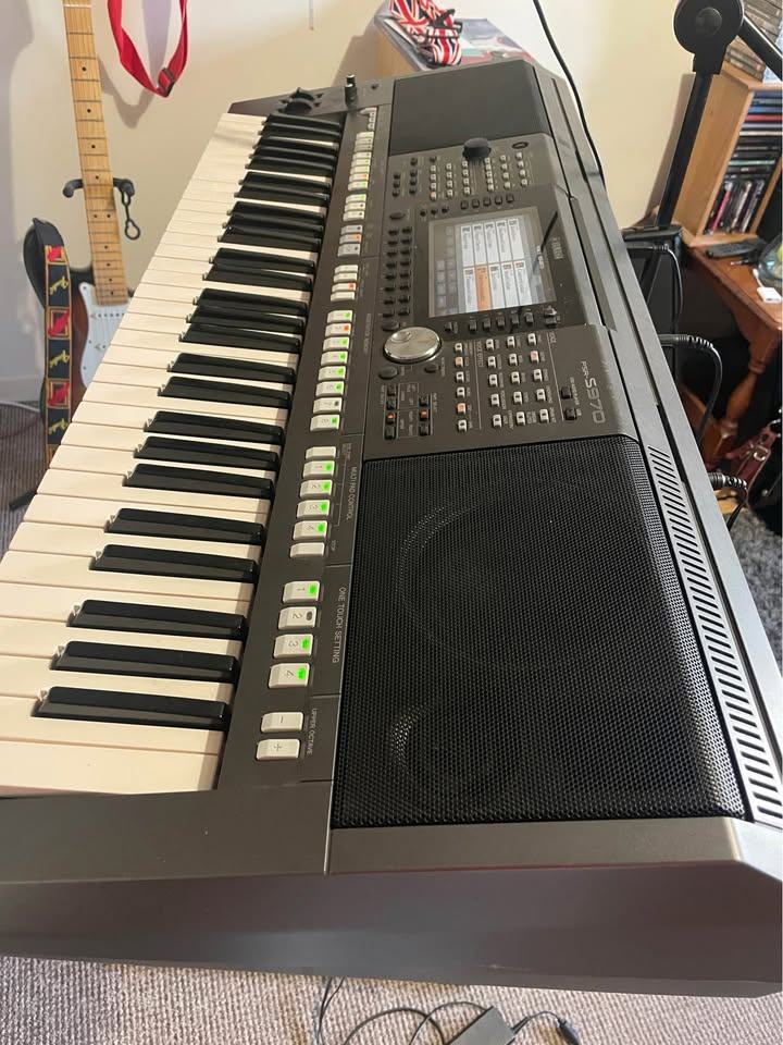 Yamaha PSR S970 Professional arranger keyboard BARGAIN FOR PRICE !!!!!