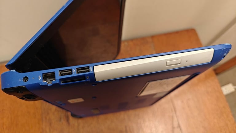 HP Pavilion 15-AB271NA Laptop (Core i3 5157U / 8GB / 256GB)