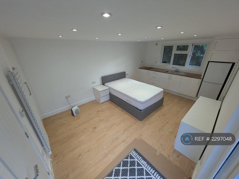 Studio flat in North Park, Iver, SL0 (#2297048)