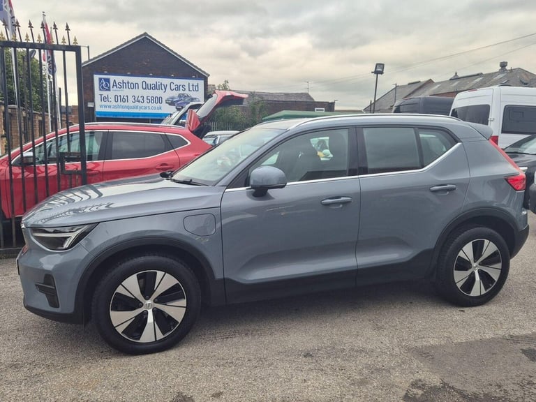 image for 2022 Volvo XC40 1.5h T4 Recharge 10.7kWh Core Auto Euro 6 (s/s) 5dr Automatic