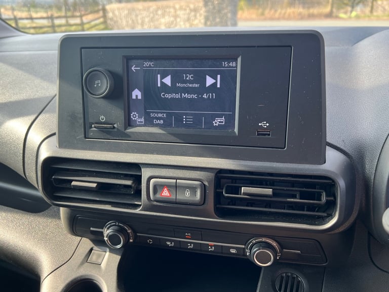 VAUXHALL COMBO-E 2300 100kW 50kWh DYNAMIC AUTOMATIC L1 VAN 71 REG 12,800 MILES