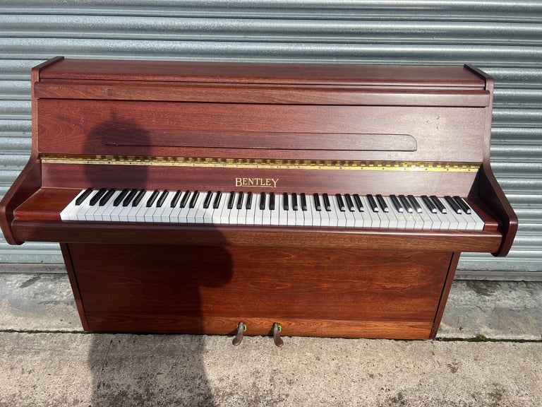 🎹Lovrly BENTLEY piano for sale. CAN DELIVER🎹